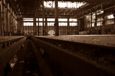 alte Fabriken und verfallene Bahnhöfe