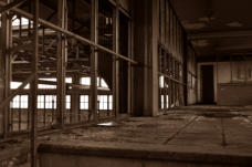 alte Fabriken und verfallene Bahnhöfe
